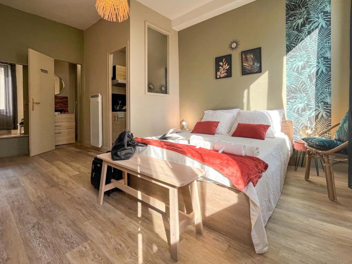 VilleneuveCityStay - Tropical & Studio Chic