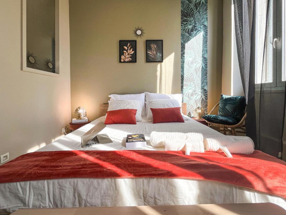 VilleneuveCityStay - Tropical & Studio Chic