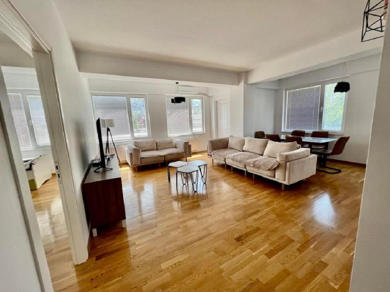 High-End Spacious Apartment next to City Mall view 3