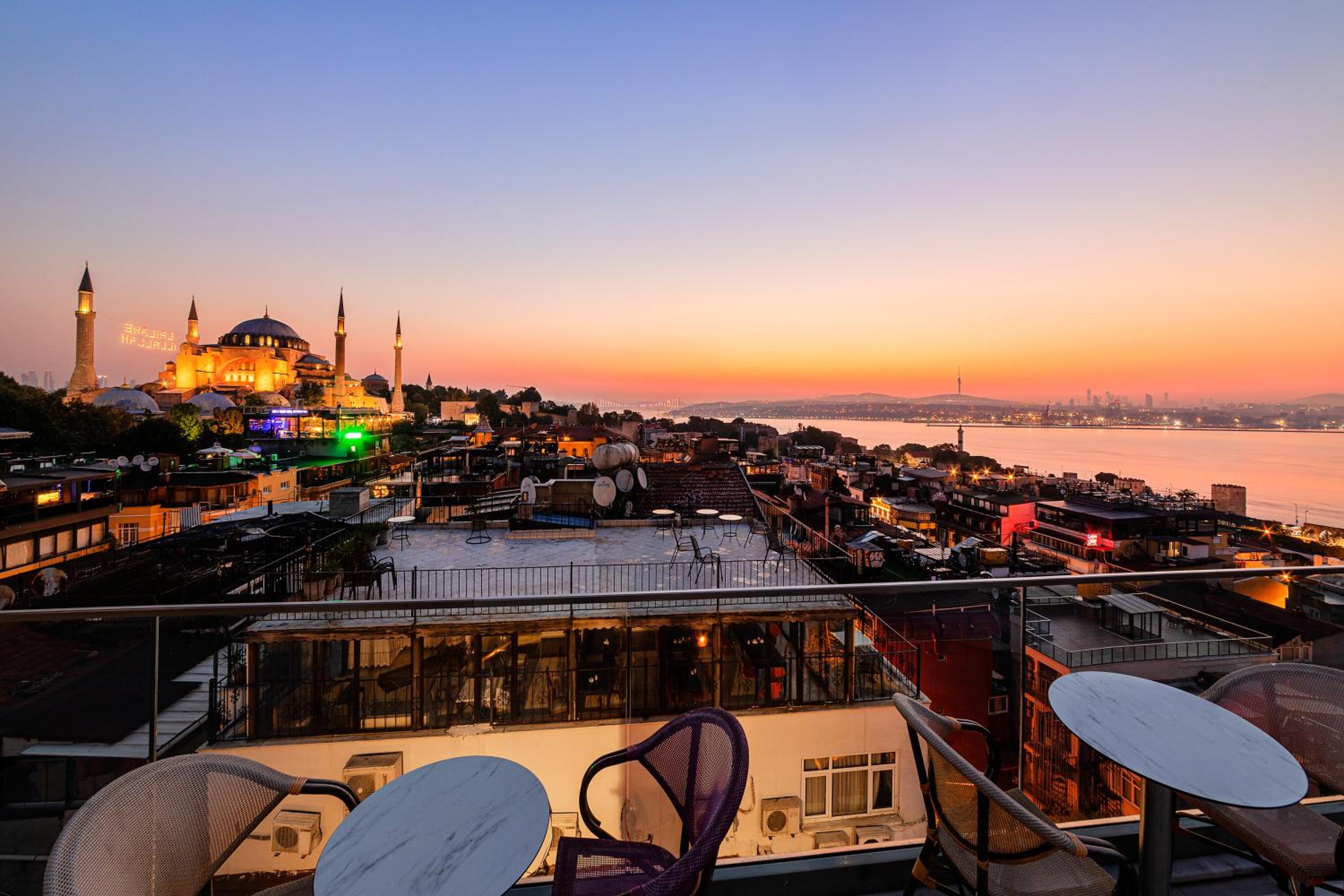 The Magnaura Palace Oteli - Image 52