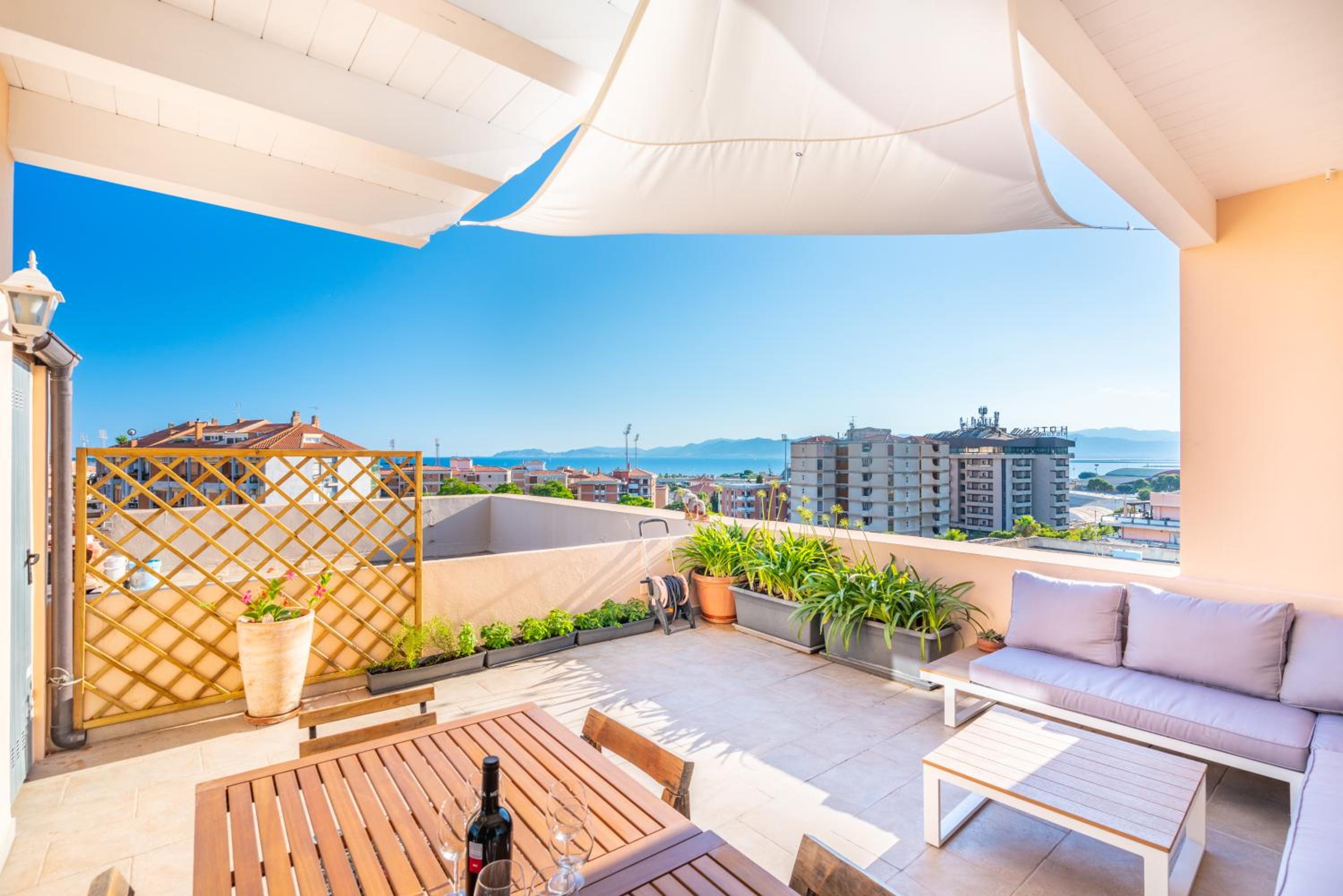 Attico Luce e Colori - Terrazza Vista Mare - 5 Bdr
