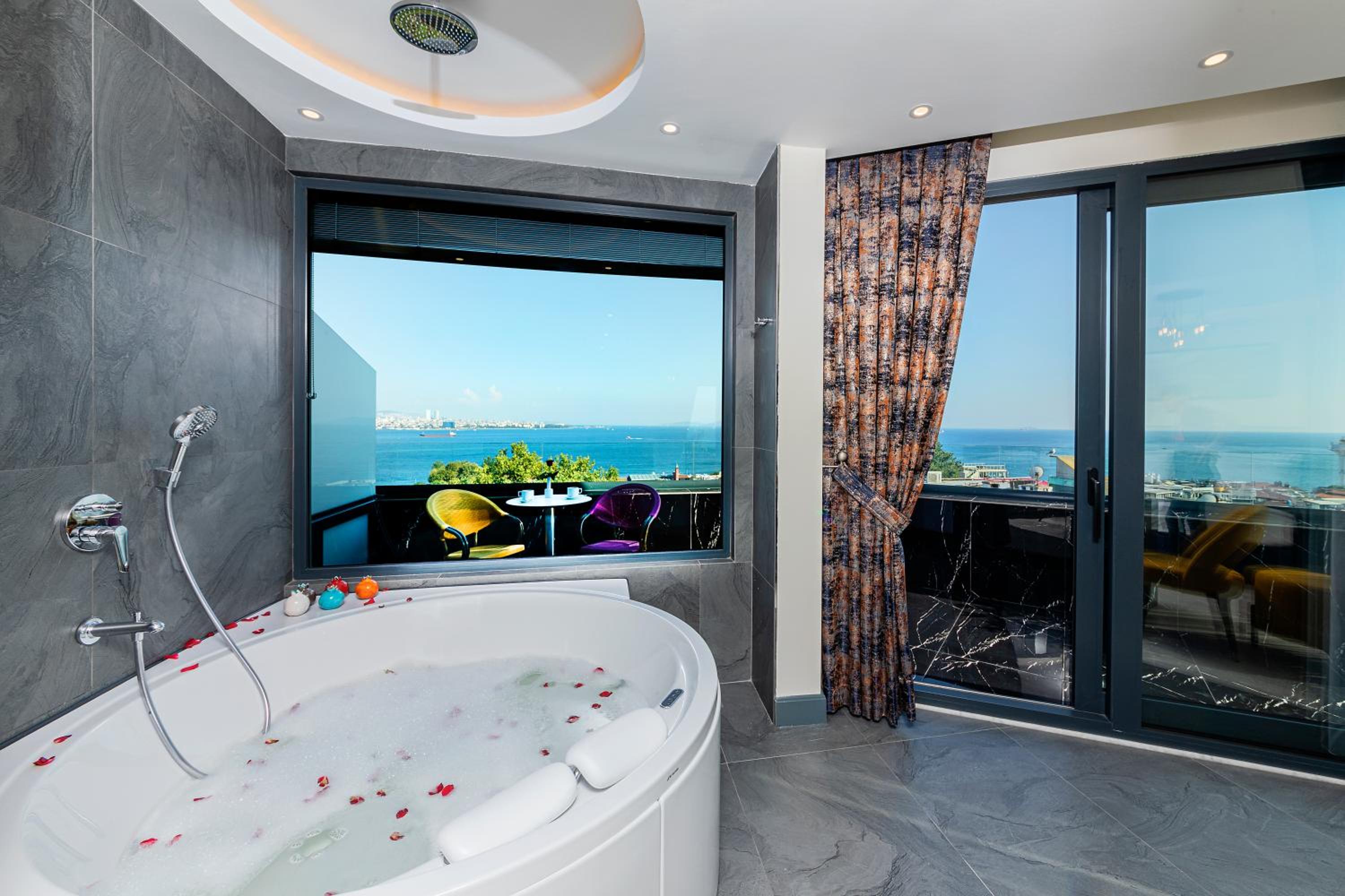 The Magnaura Palace Oteli - Image 21