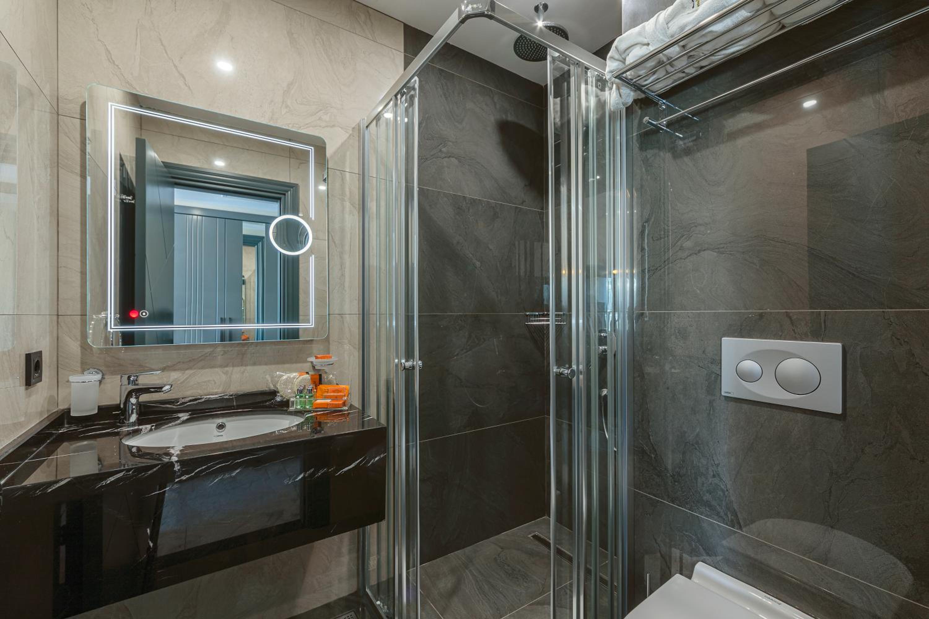 The Magnaura Palace Oteli - Image 60