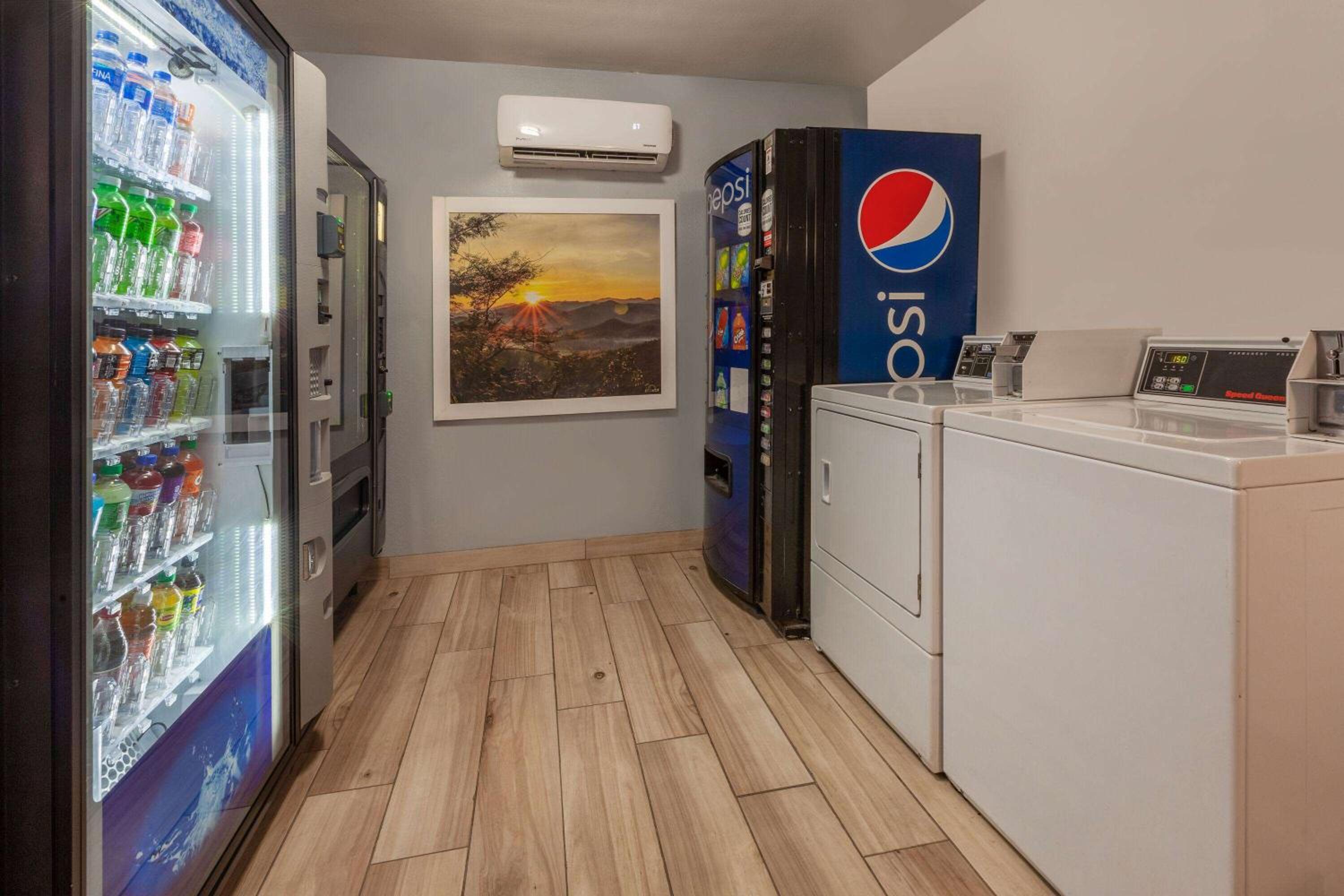 Days Inn by Wyndham Racine/Sturtevant - Property Image 30