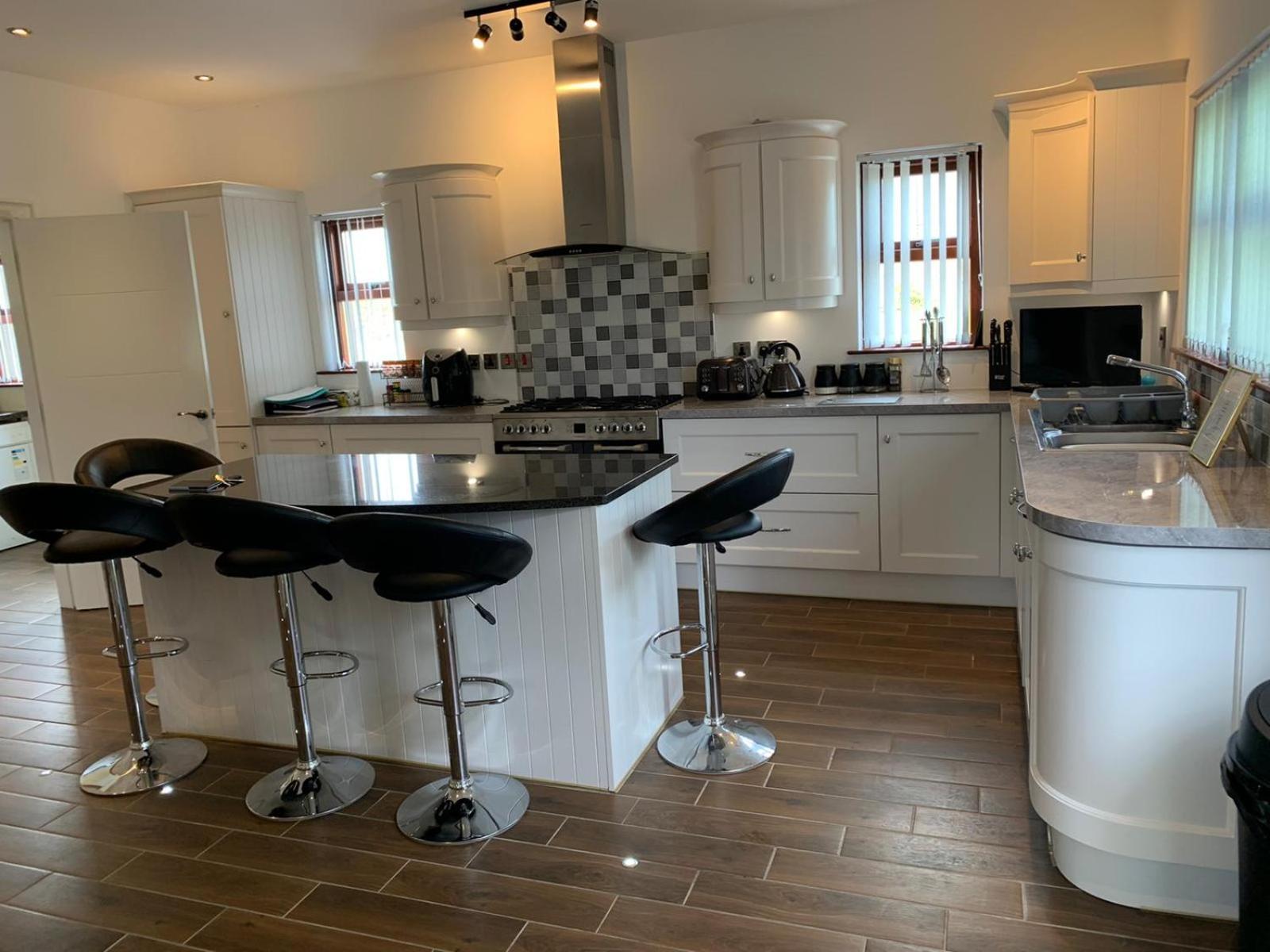 3 bedroom detached bungalow view 5