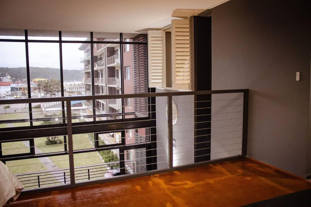 Spacious 6 Sleeper - Bay and Sea View - Walk to the Beach - Point Waterfront KZN view 3
