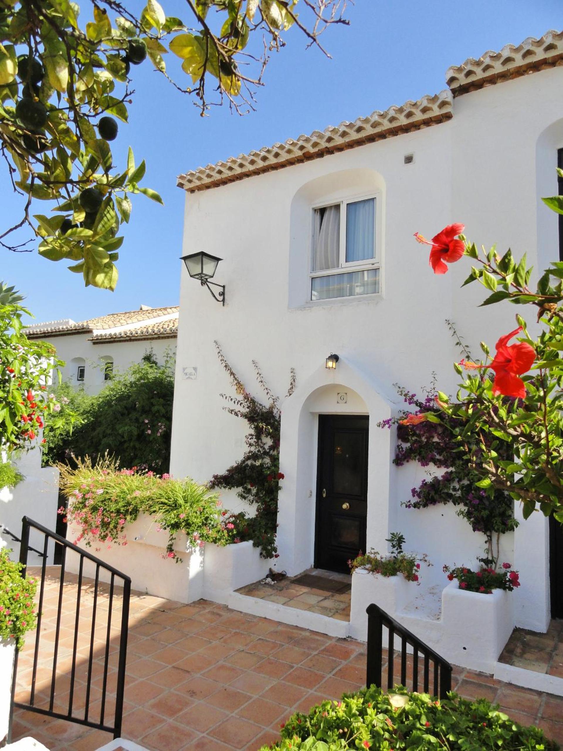 Dona Lola Micaela Beach front duplex 2 bedroom apartment - open sea and beach views surrounded by bars and restaurants - Costa del Sol - CS199 photo 4