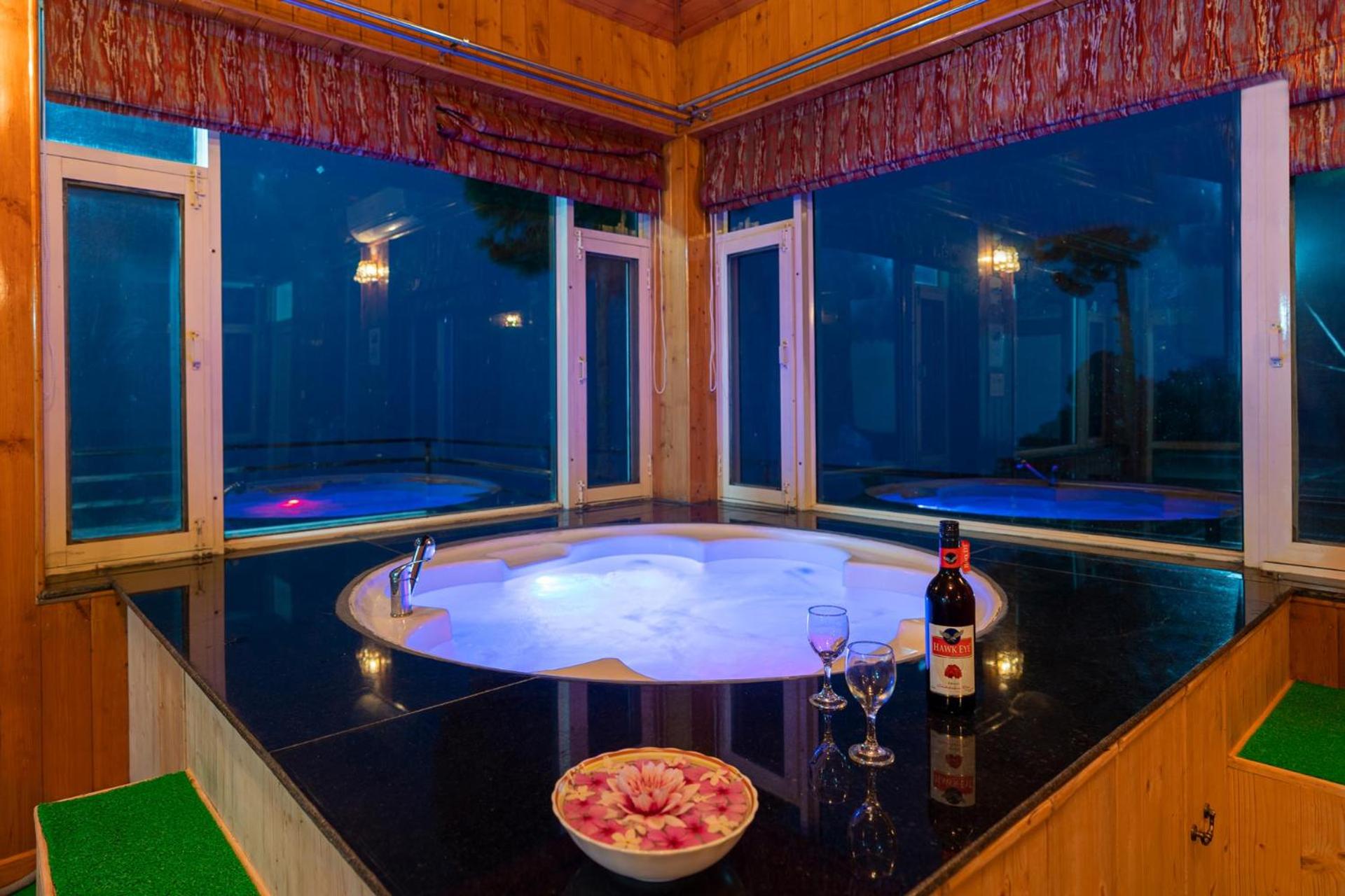 Villa Woodside Meadows by VEO - Jacuzzi Retreat, Kasauli view 2
