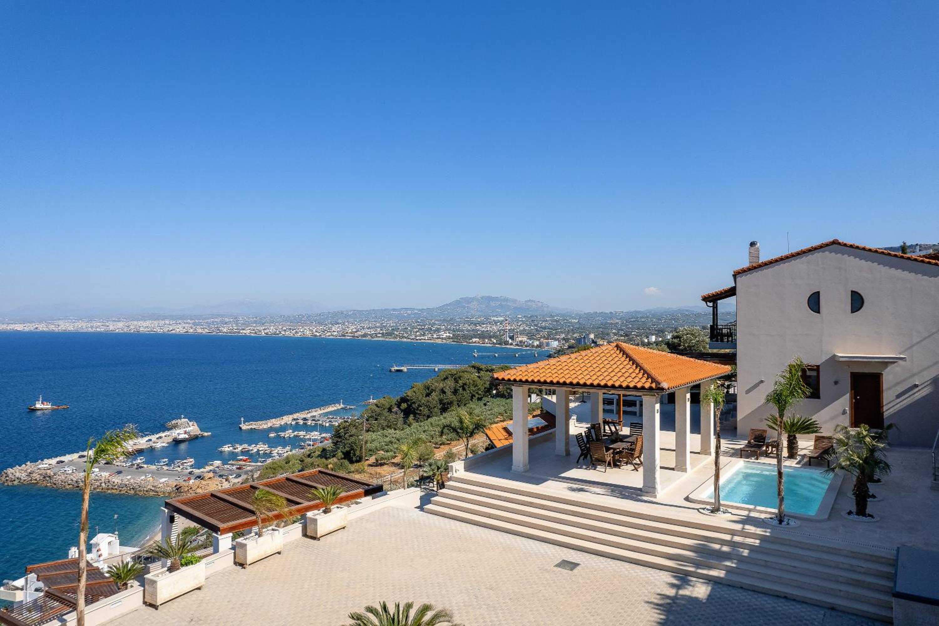 Hotel Manificus Villas, with Heated Pool, By ThinkVilla - Image 1