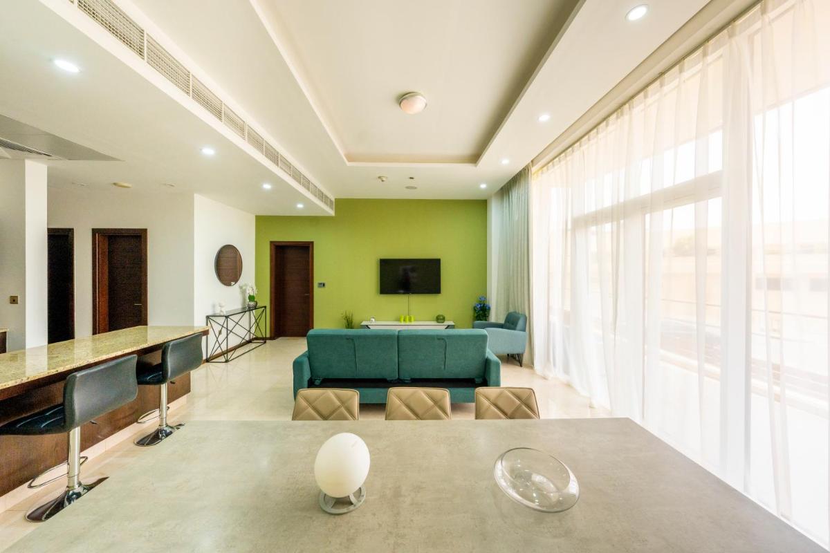 Modern beachfront 1BR apartment - Tiara Residence