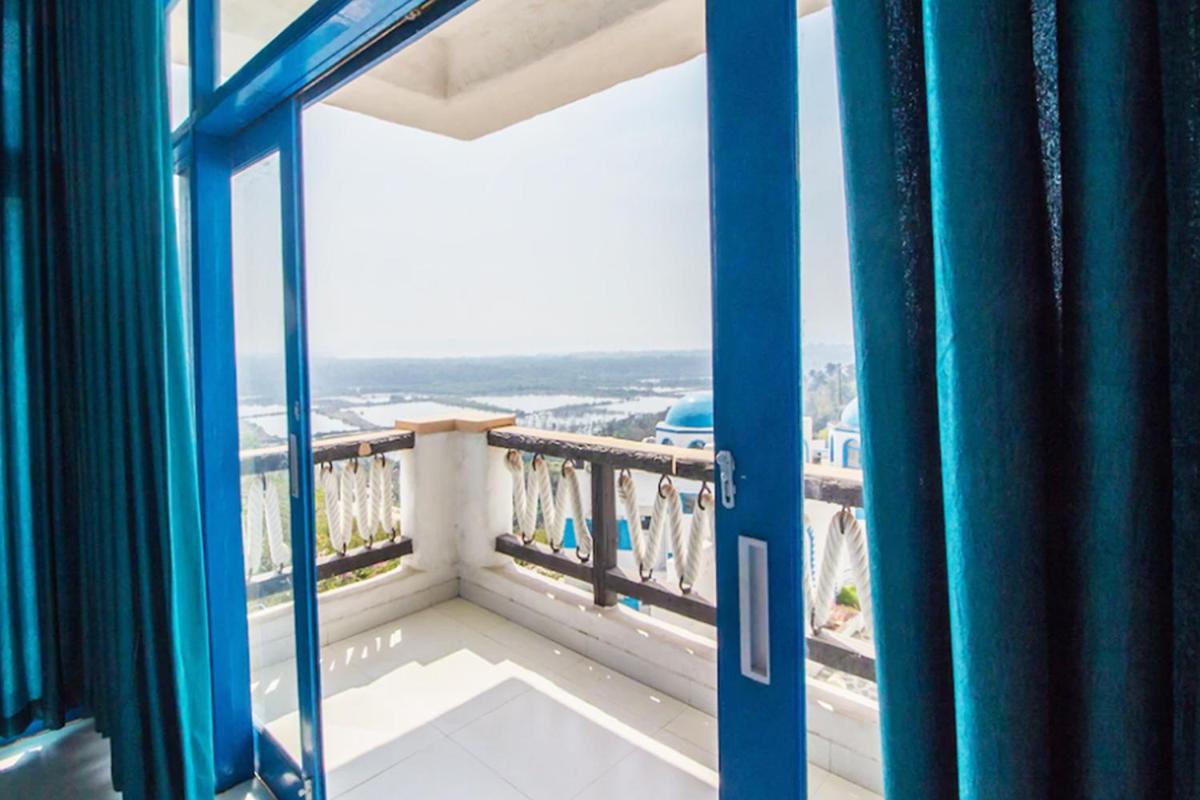 DEJA BLUE view 5