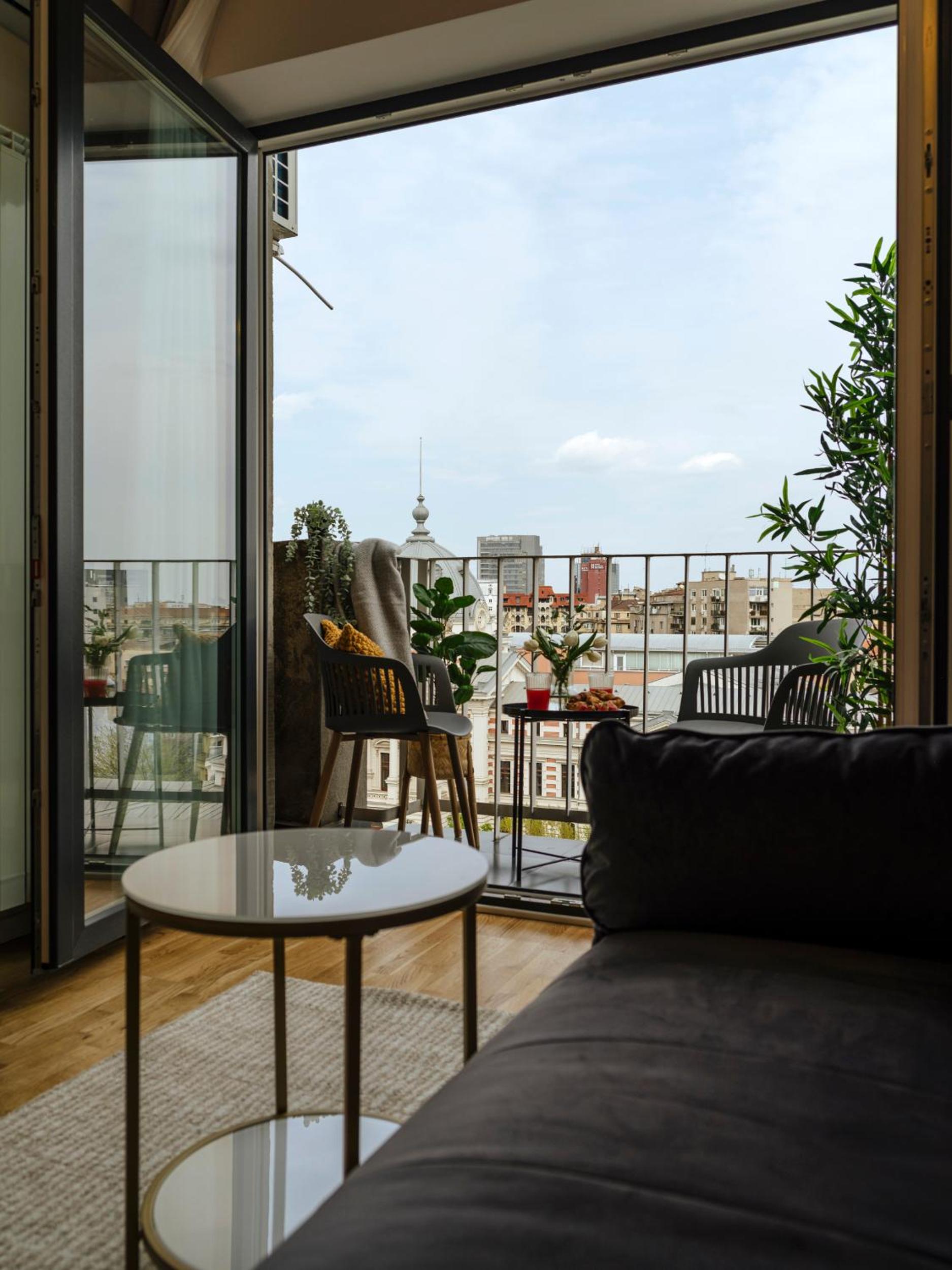 Sunny 2BR Flat - Top Location - Amazing Balcony view 4