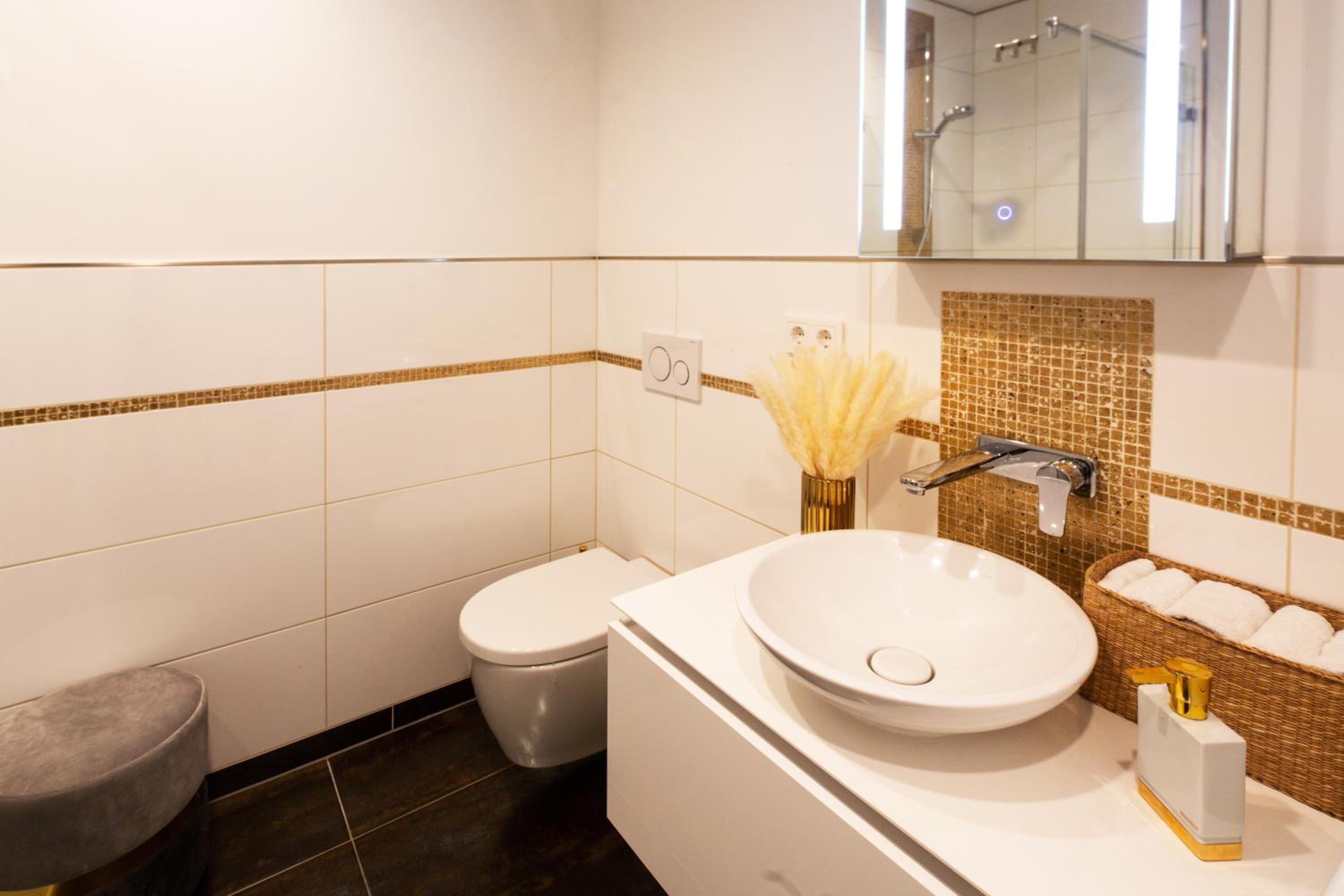 Gästezimmer in Dresden mit Dach-Terrasse, Wohnbereich und Küche
