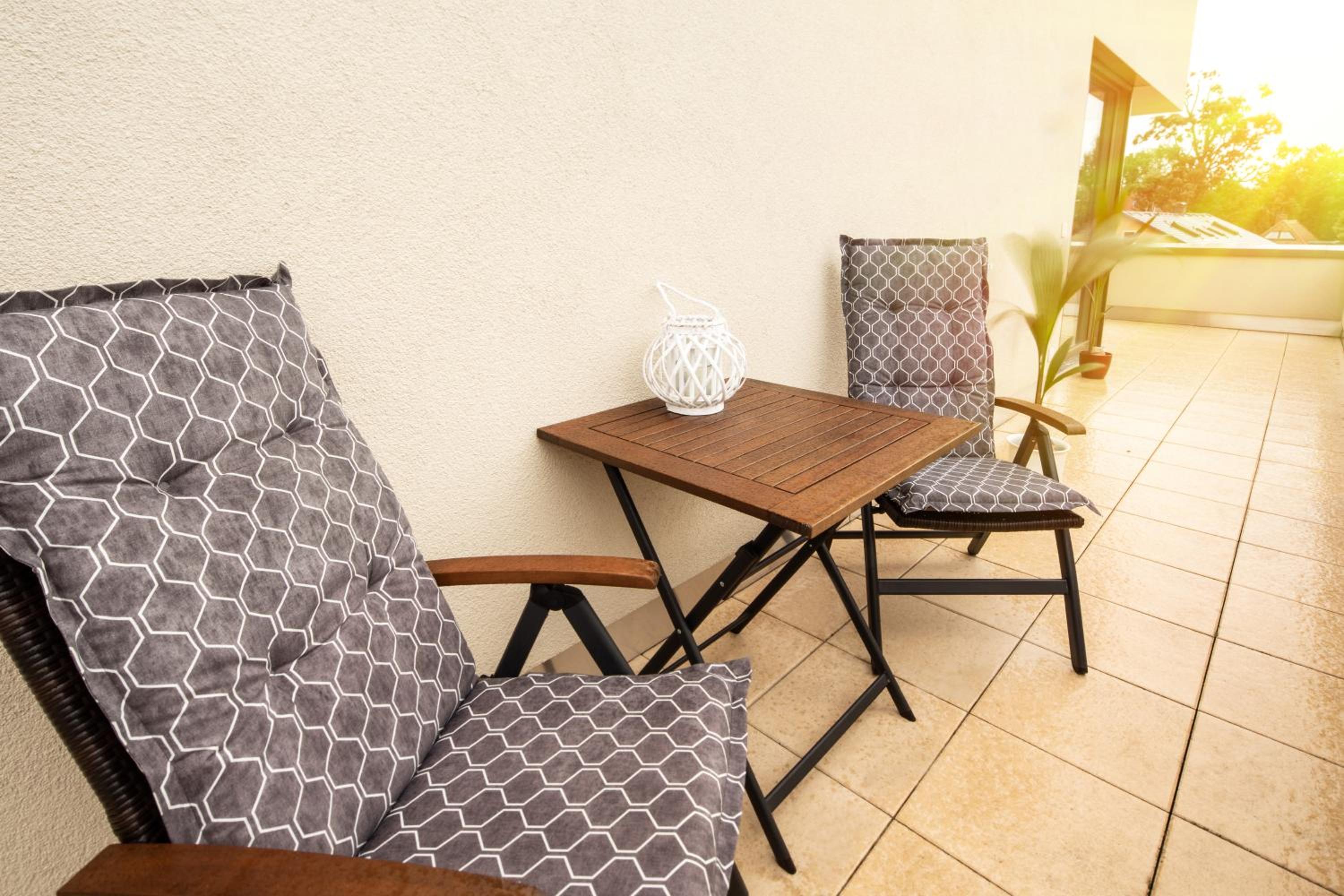 Gästezimmer in Dresden mit Dach-Terrasse, Wohnbereich und Küche