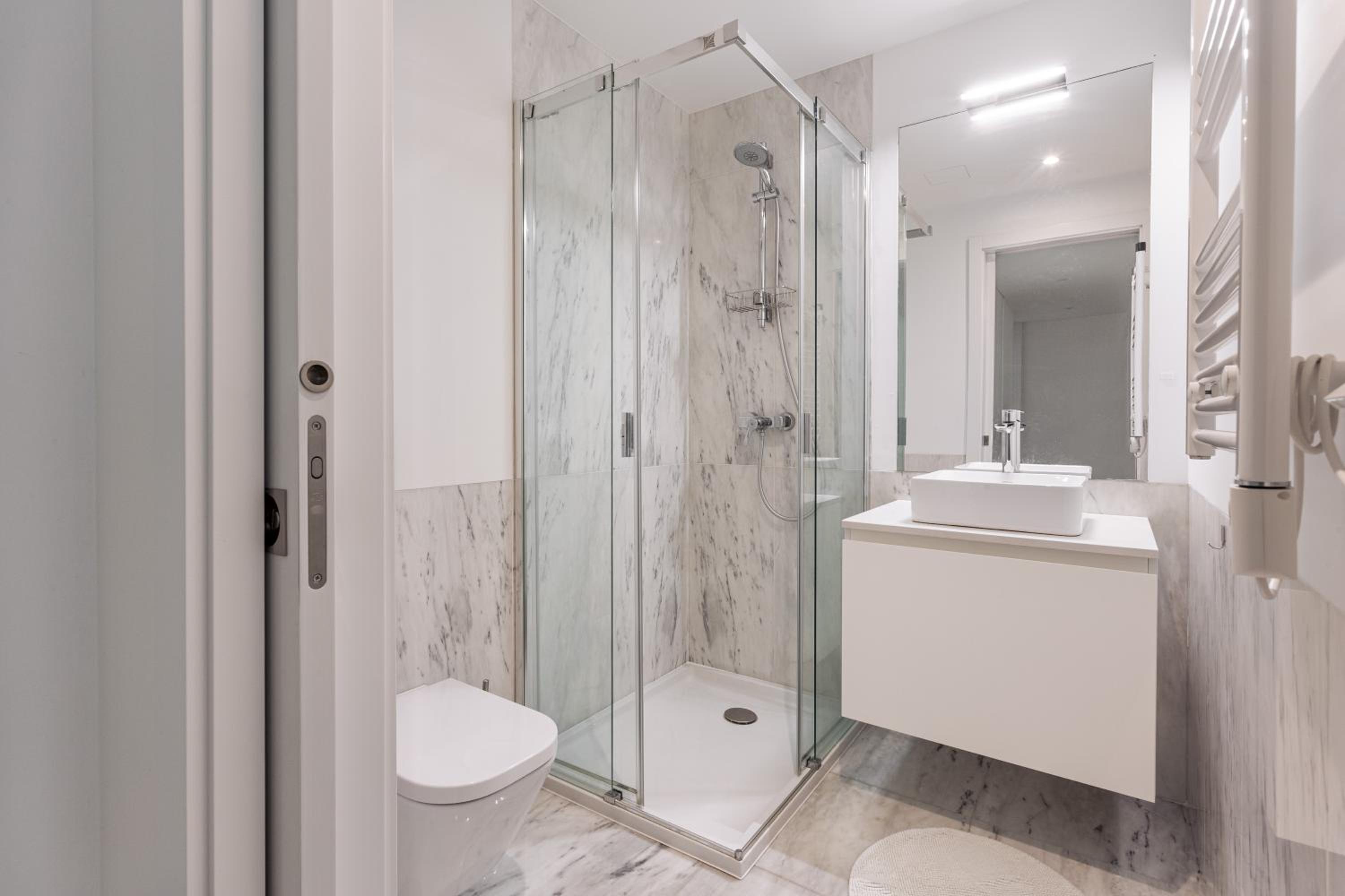 Modern 3BR with Terrace in Benfica by Host For Us view 5