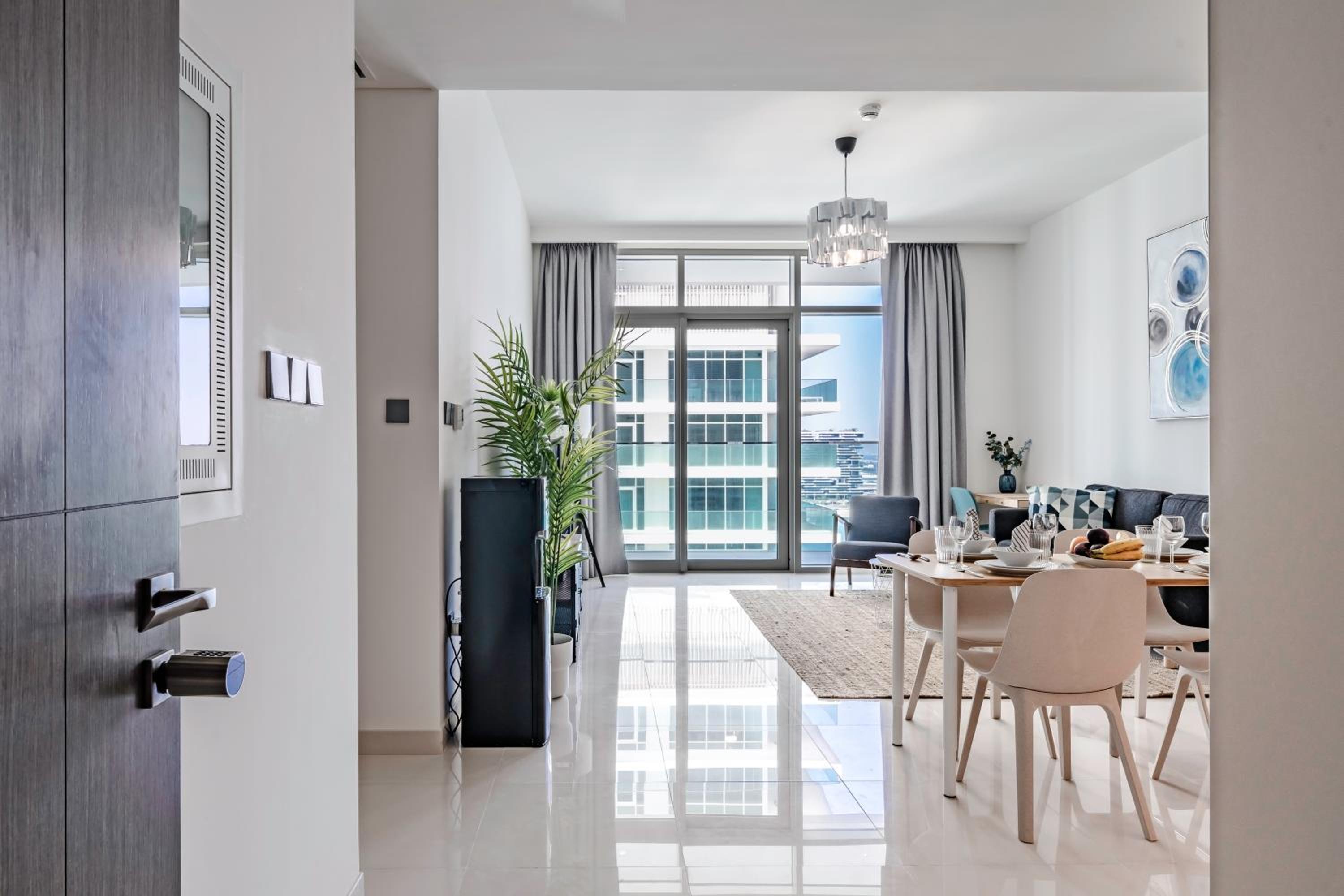 Breathtaking Atlantis view, Spacious 2BR on beach