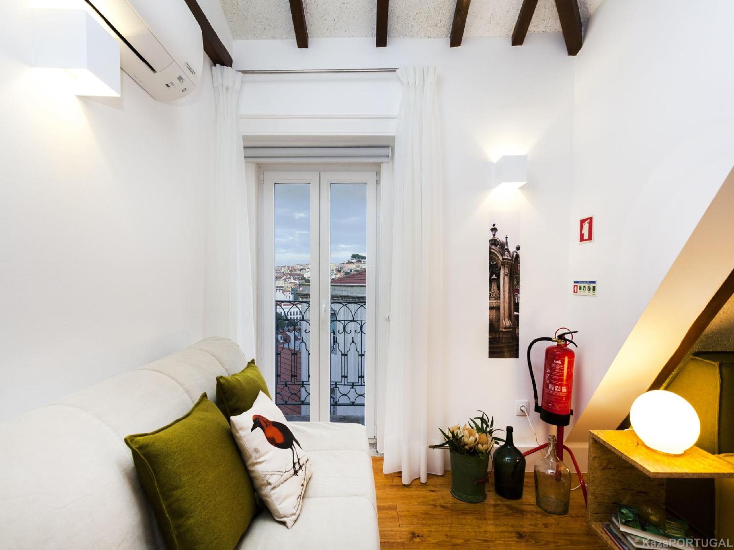 Carmo Chiado Deluxe Apartment view 3