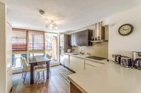 Super Central beautiful Three Bedroom