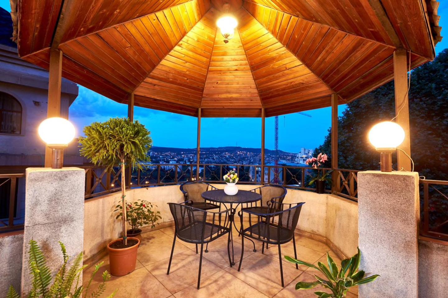 Iliani Hotel