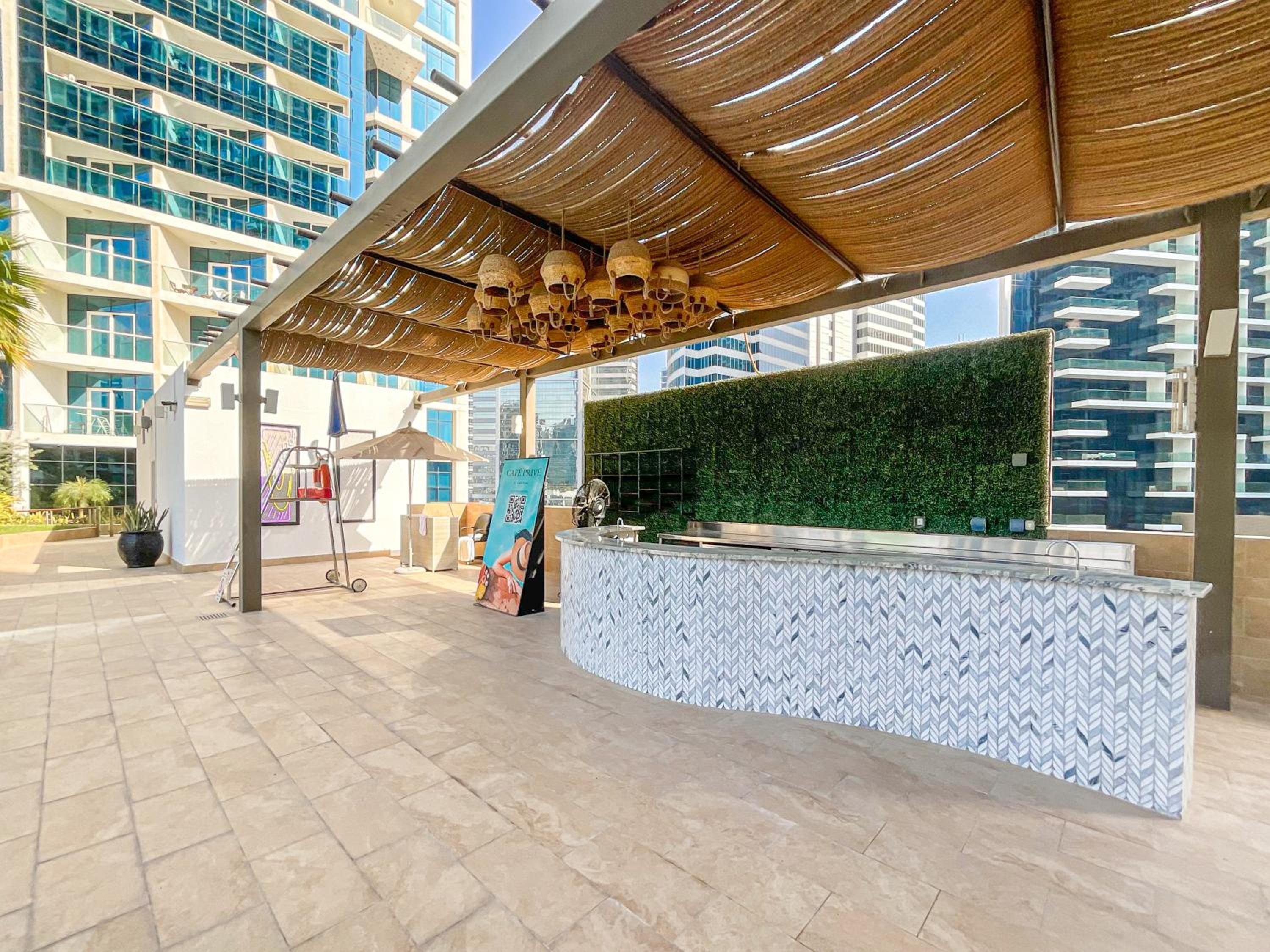 HiGuests - Roomy and Chic Studio with Panoramic Canal Views