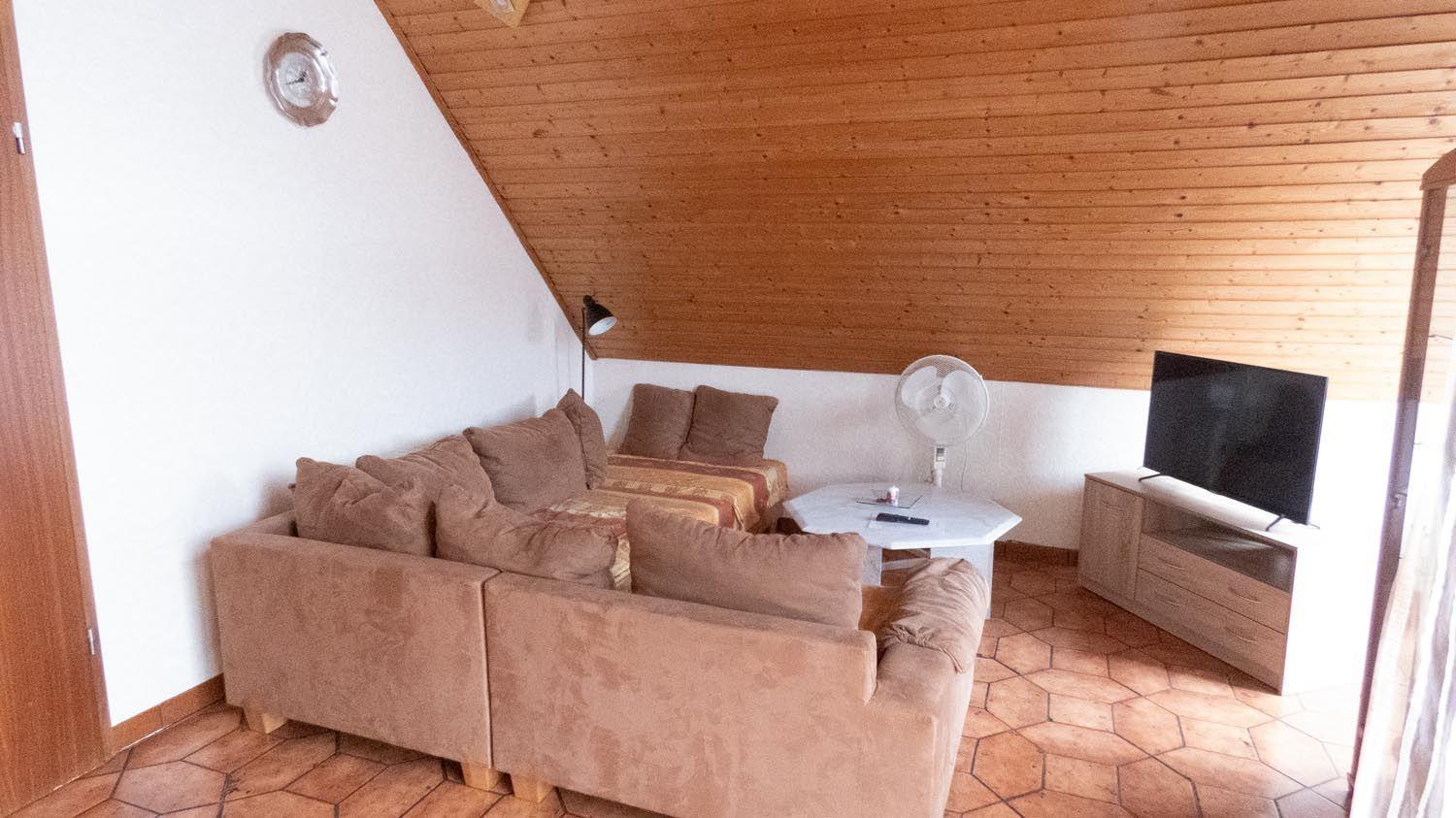 Grosse-Ferienwohnung-ueber-2-Etagen-bei-Frankfurt