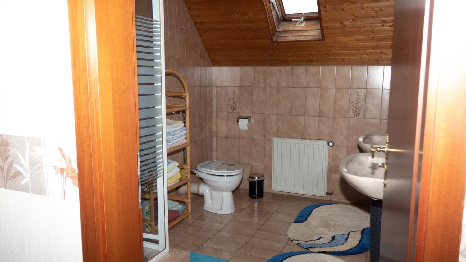 Grosse-Ferienwohnung-ueber-2-Etagen-bei-Frankfurt