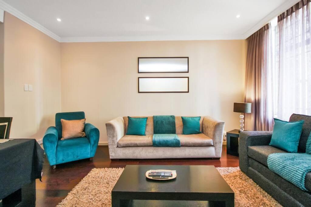 Working Professionals, Modern, Cozy, Wi-Fi