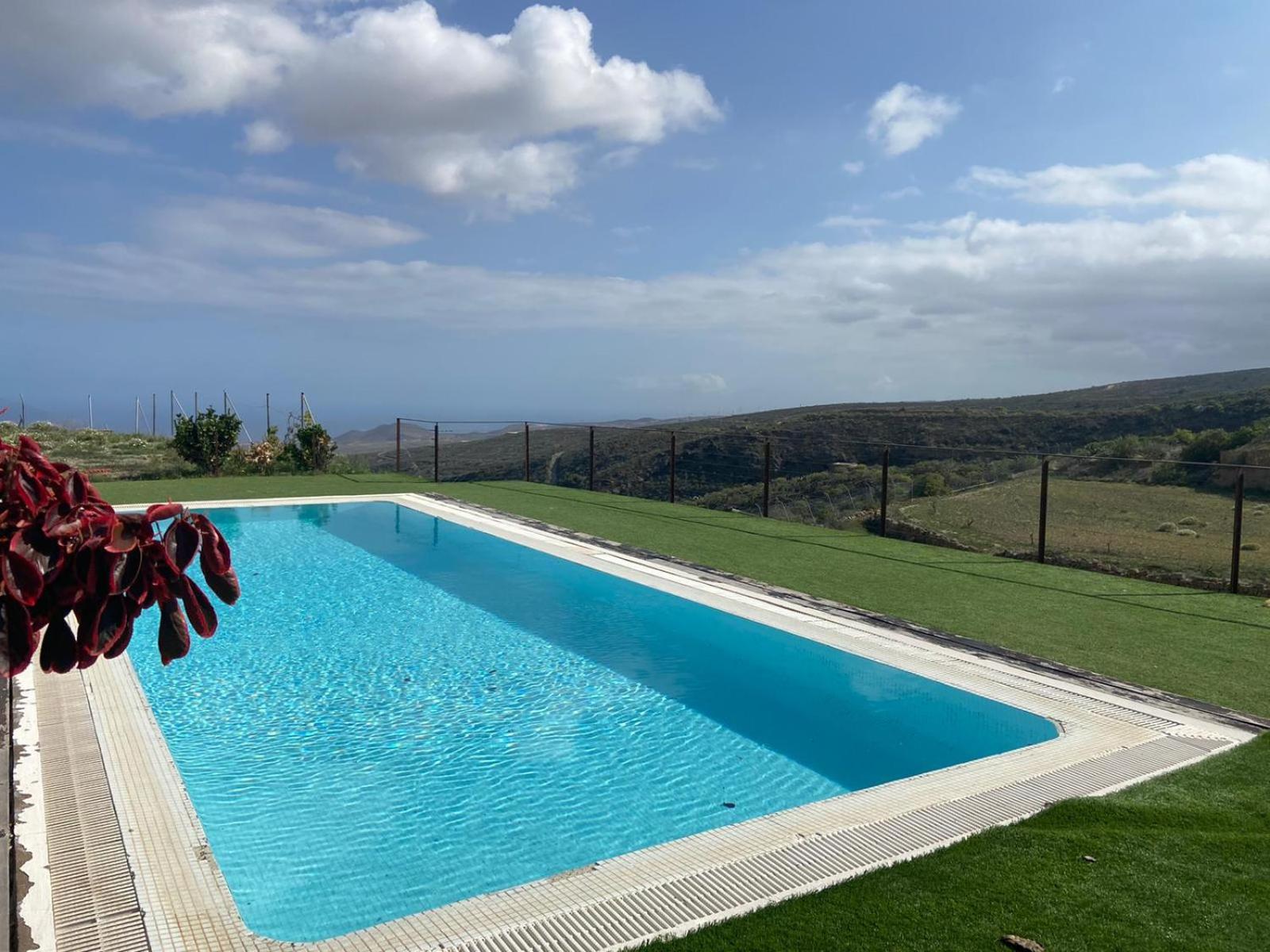 Country house with shared pool and views