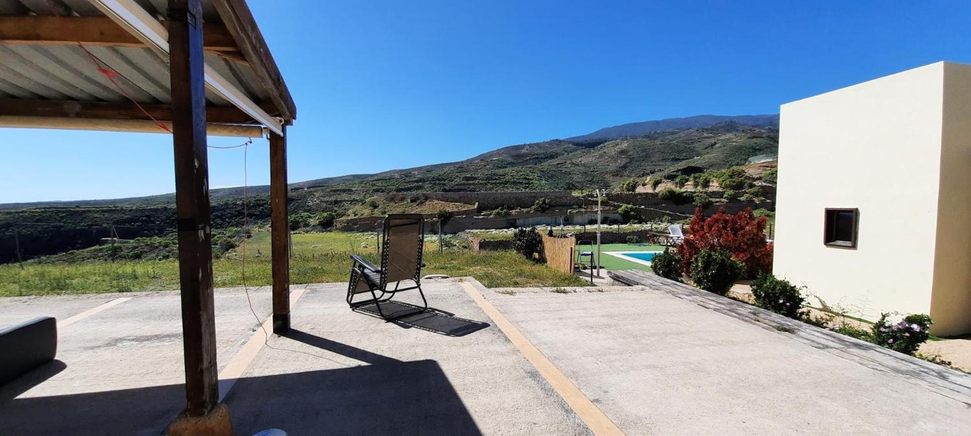 Country house with shared pool and views