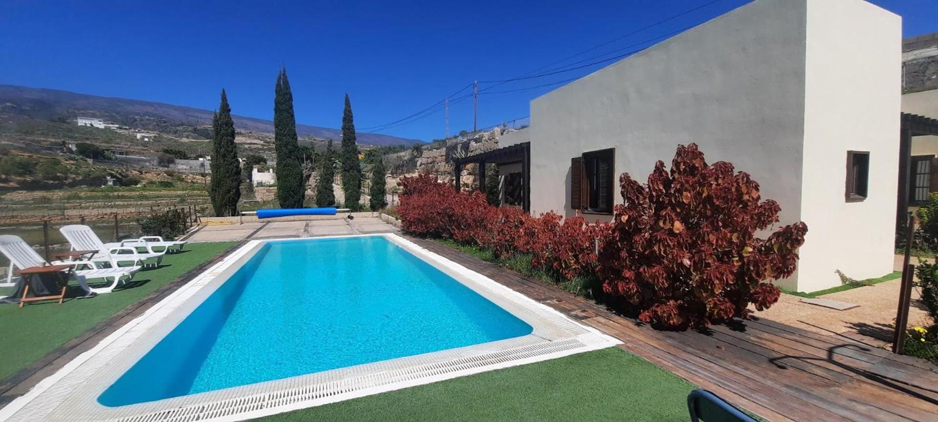 Country house with shared pool and views