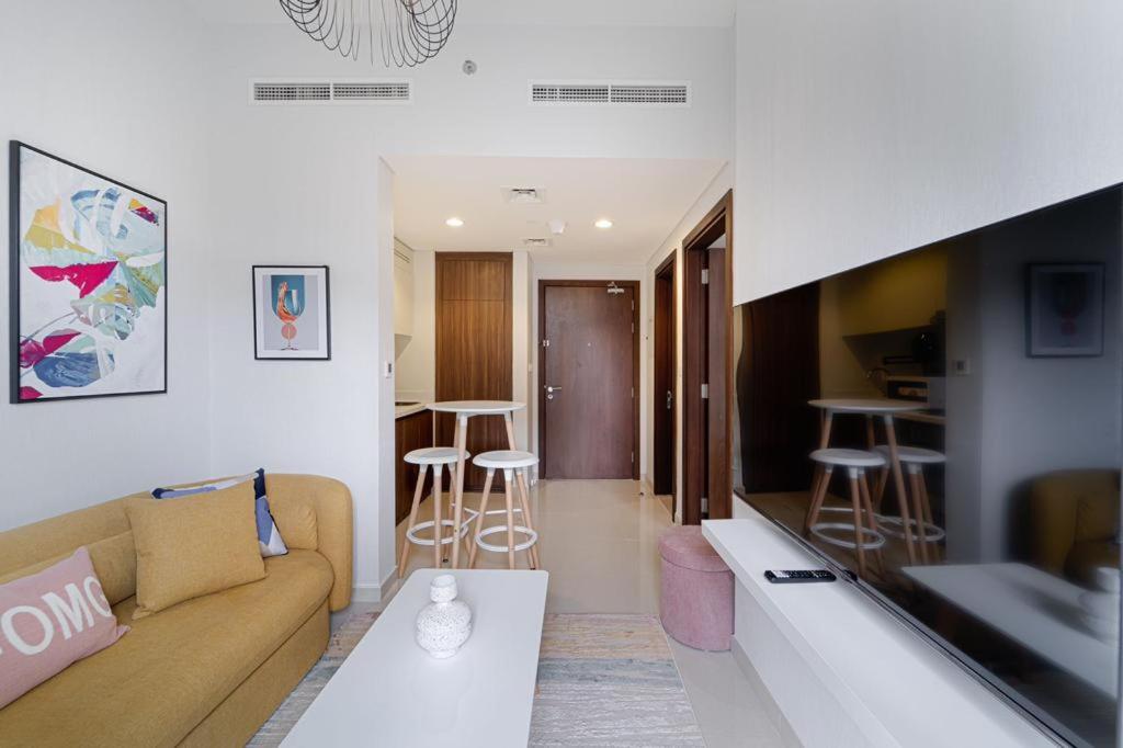 Cozy one bedroom apartment with Burj-Khalifa view