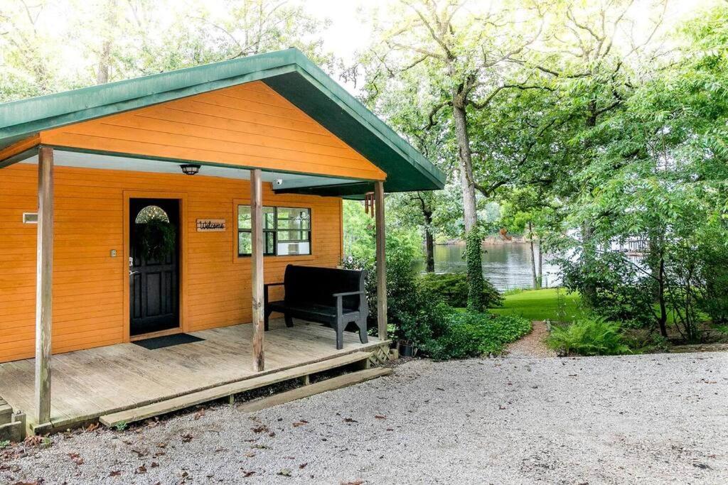 Lakefront 3BR with Bunkhouse and Kayaks, Rowboat Included view 2
