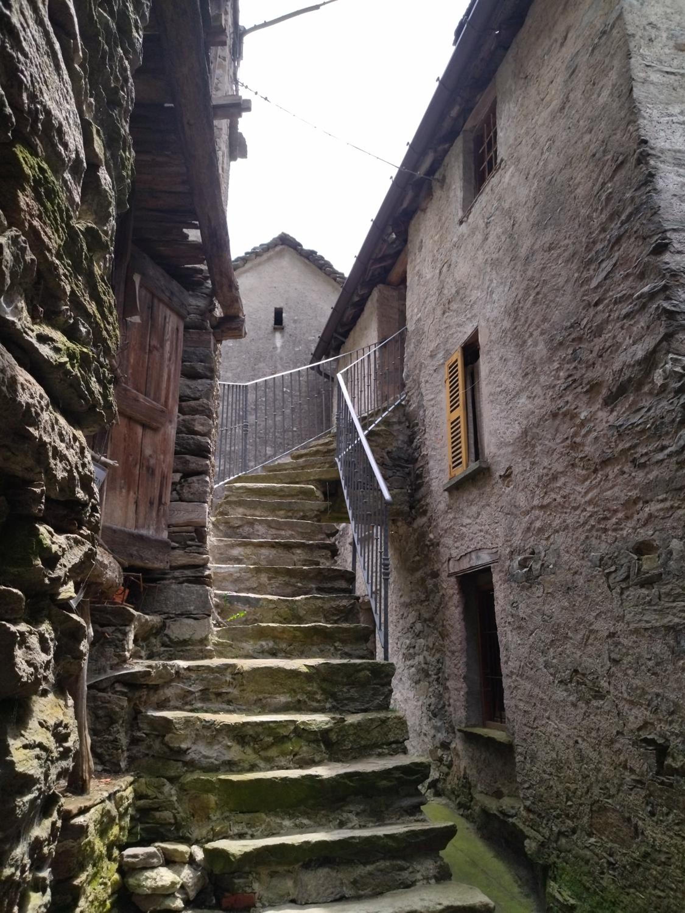 il fiume di fianco. appartamento alta valsesia view 2