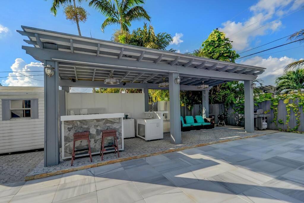 Miami House with Hot Pool-spa & Pool table L48 view 4
