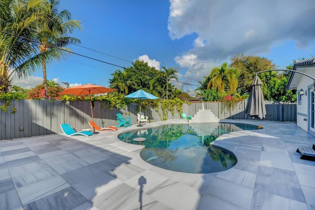 Miami House with Hot Pool-spa & Pool table L48 view 5