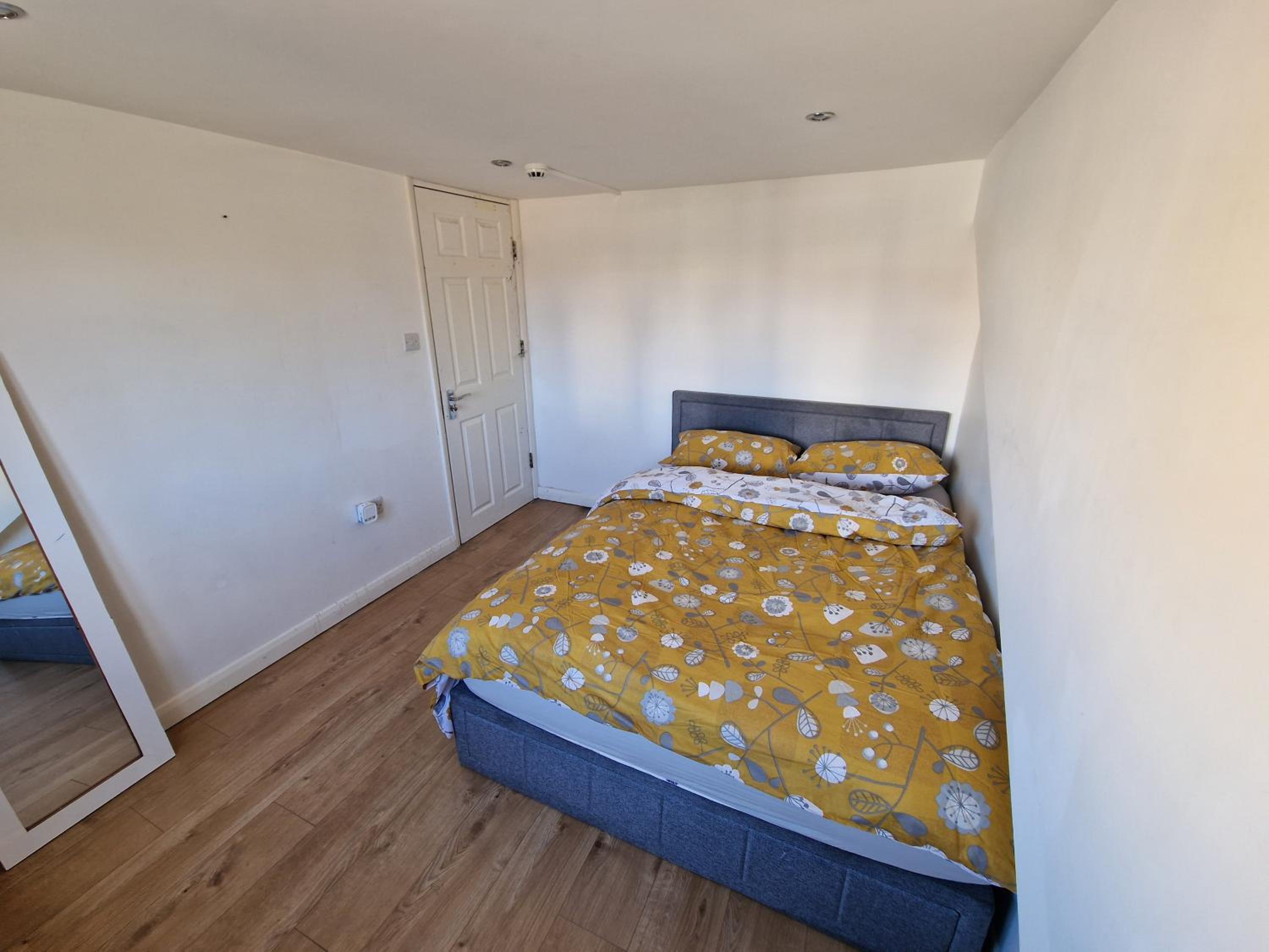 Mile End Budget Guesthouse view 4