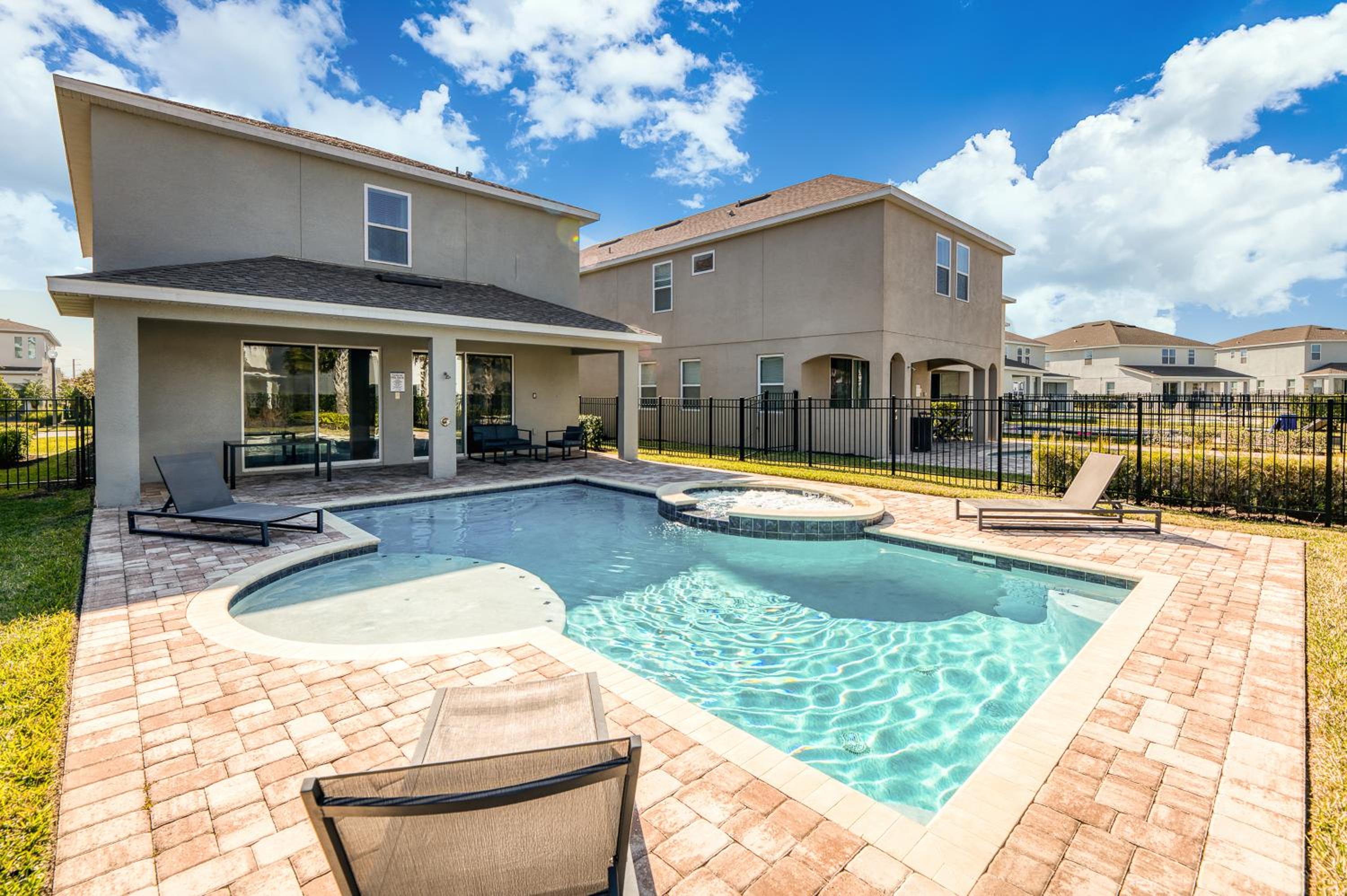 Encore Resort and Water Park at Reunion by Rentyl