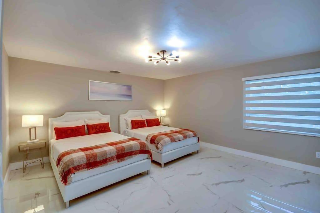 Grand Home Jacuzzi, Heated Pool, Games, BB Court L20