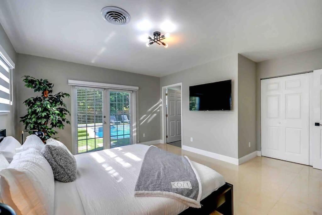 Grand Home Jacuzzi, Heated Pool, Games, BB Court L20