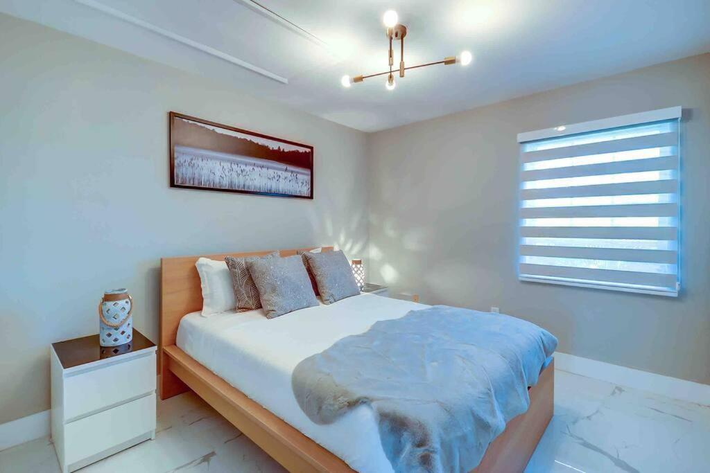 Grand Home Jacuzzi, Heated Pool, Games, BB Court L20
