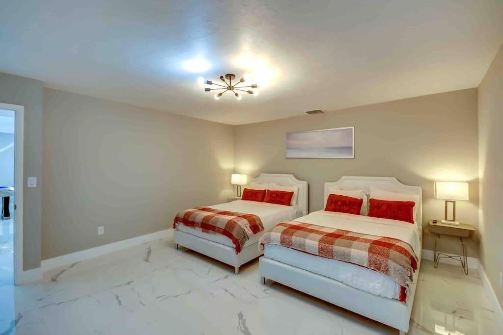 Grand Home Jacuzzi, Heated Pool, Games, BB Court L20