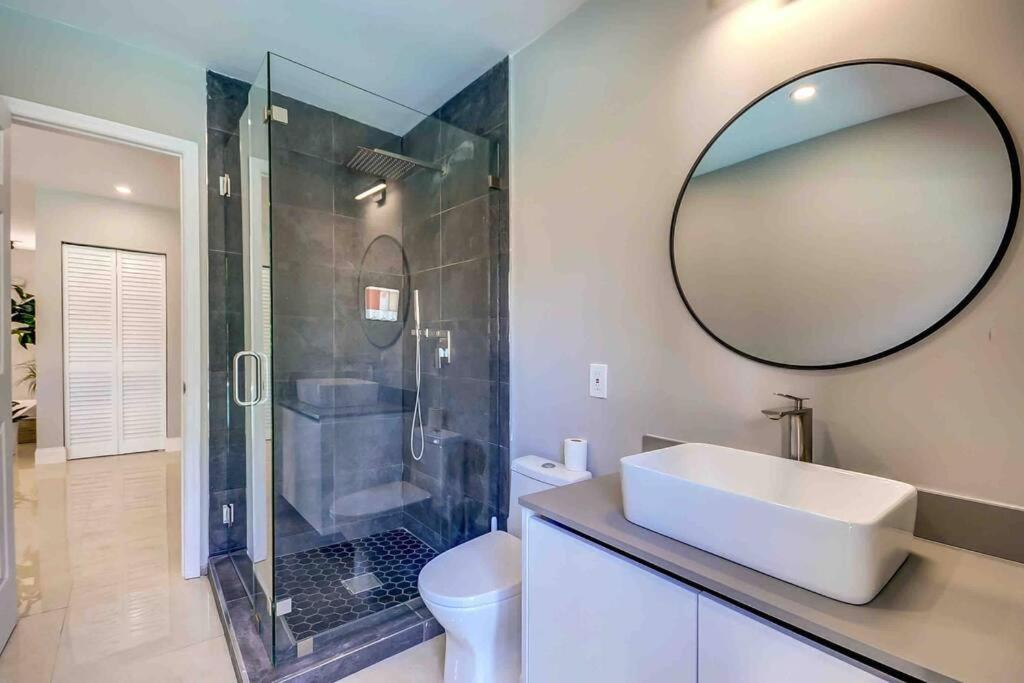 Grand Home Jacuzzi, Heated Pool, Games, BB Court L20