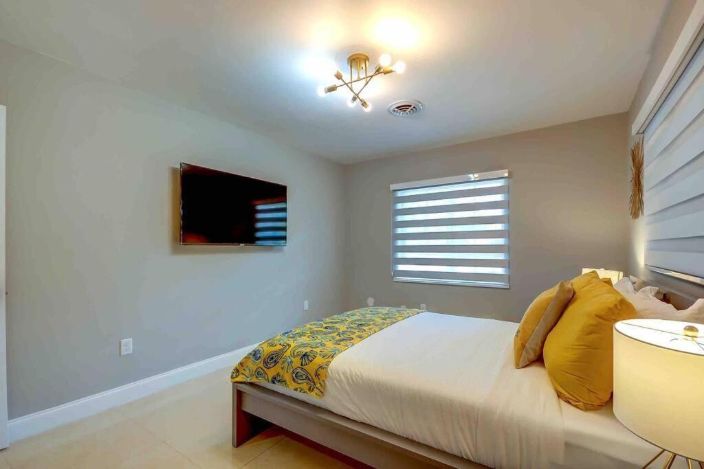 Grand Home Jacuzzi, Heated Pool, Games, BB Court L20