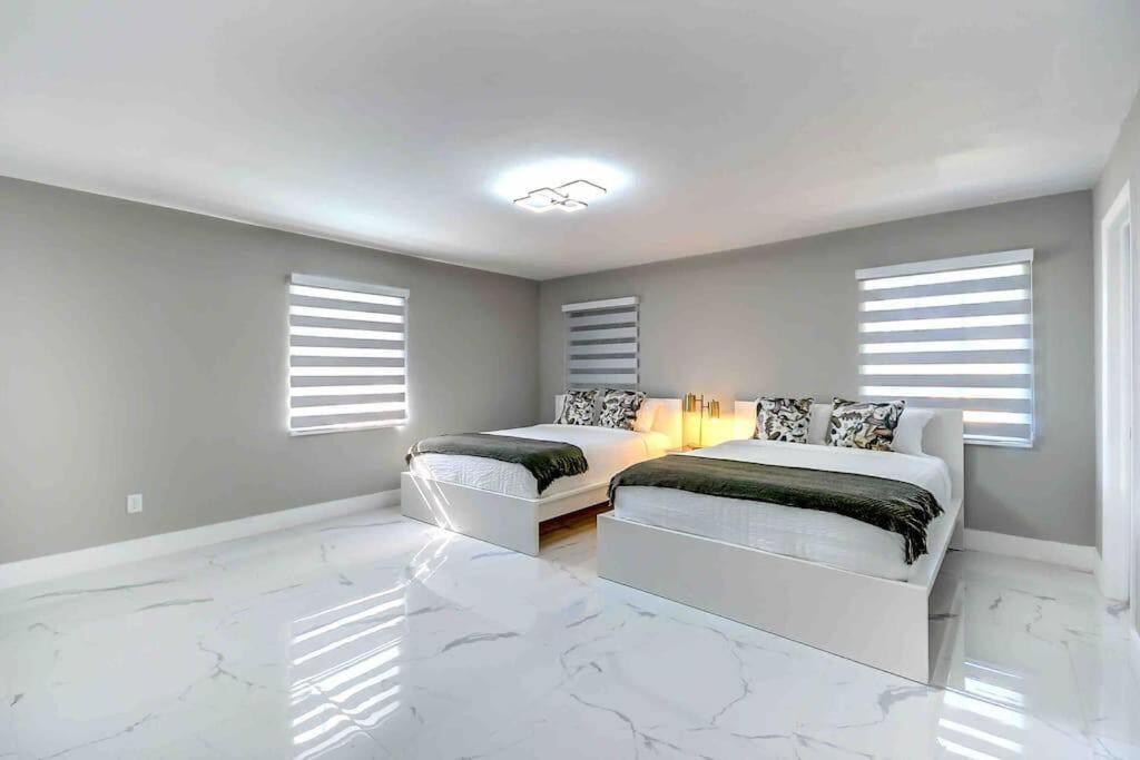 Grand Home Jacuzzi, Heated Pool, Games, BB Court L20