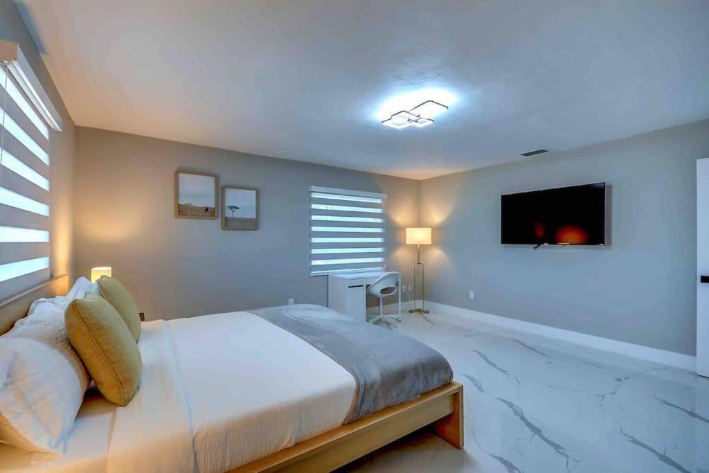 Grand Home Jacuzzi, Heated Pool, Games, BB Court L20