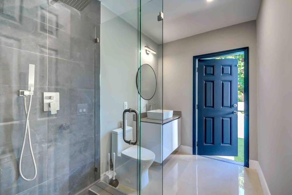 Grand Home Jacuzzi, Heated Pool, Games, BB Court L20