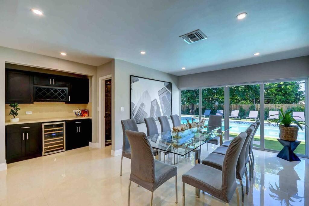 Grand Home Jacuzzi, Heated Pool, Games, BB Court L20