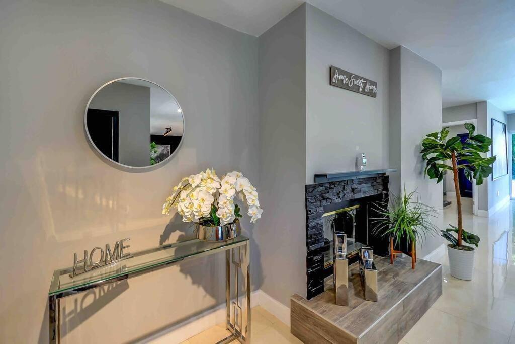 Grand Home Jacuzzi, Heated Pool, Games, BB Court L20