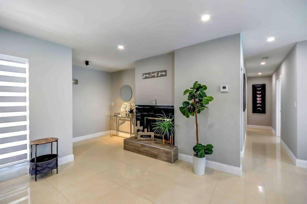 Grand Home Jacuzzi, Heated Pool, Games, BB Court L20
