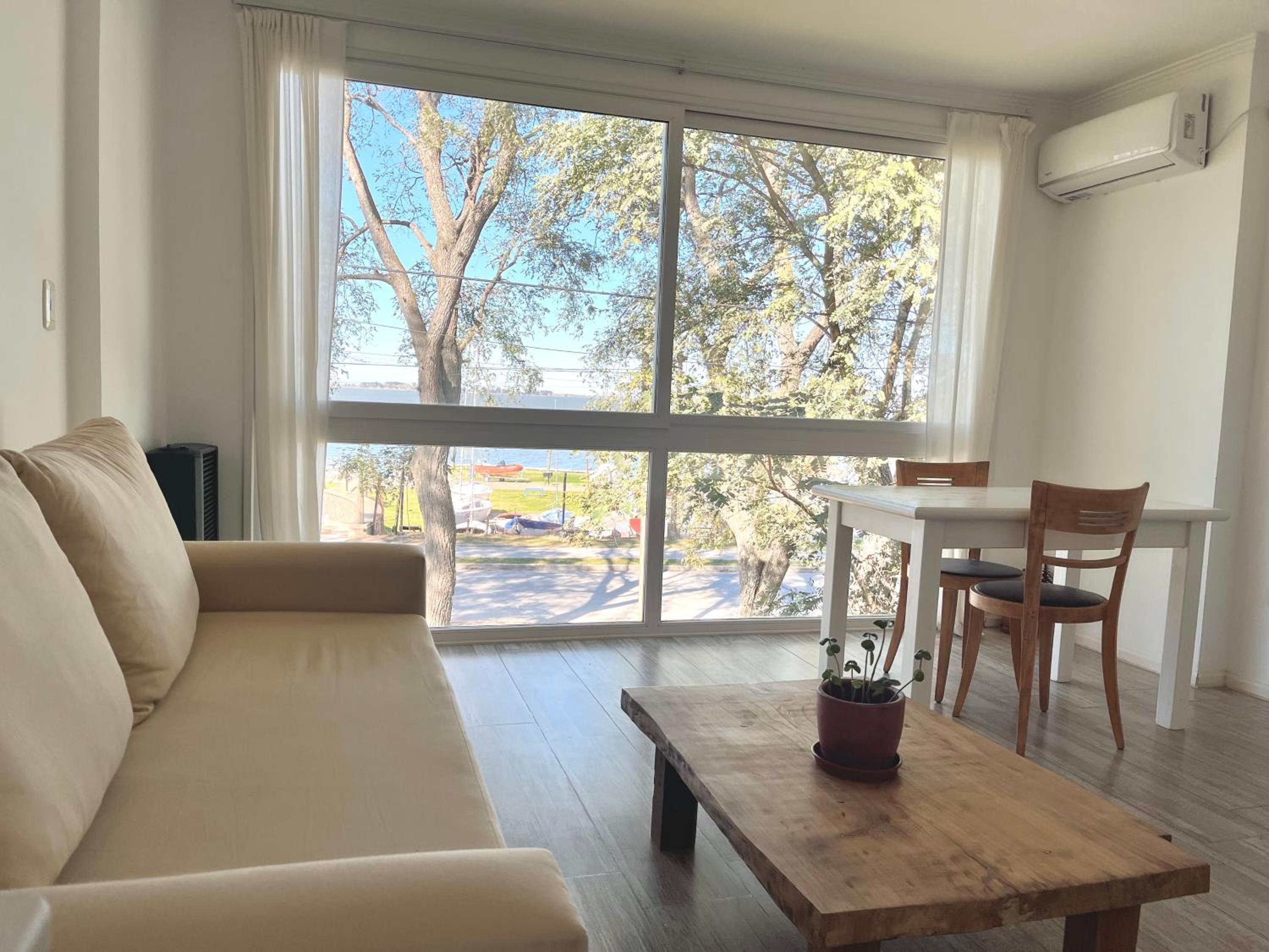 Espectacular departamento sobre la laguna para parejas